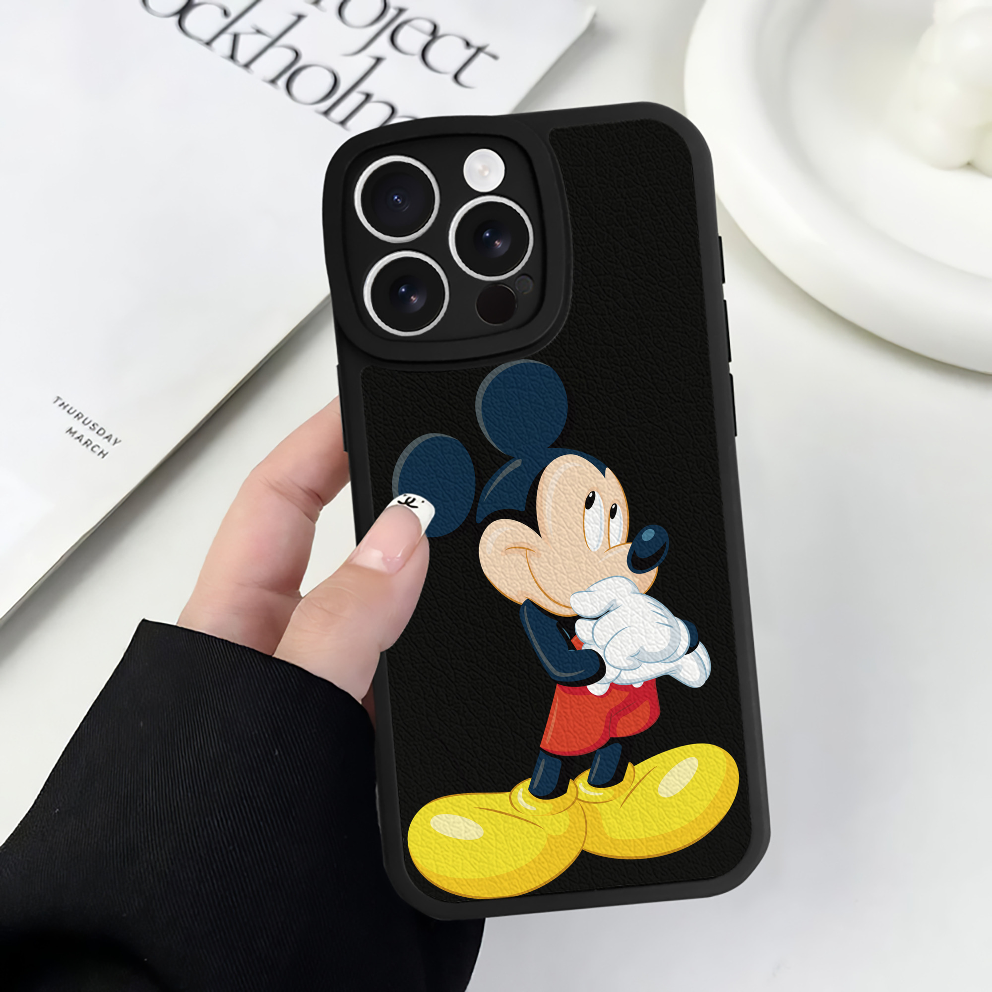 （画像用） ミッキーマウス Mickey Mouse 【iPhone 16シリーズ対応】シリコンスマホケース（レザー調） 材質：シリコン